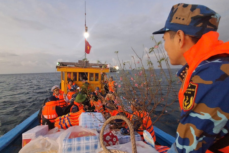 Mang xuân đến đảo Lý Sơn, Cồn Cỏ