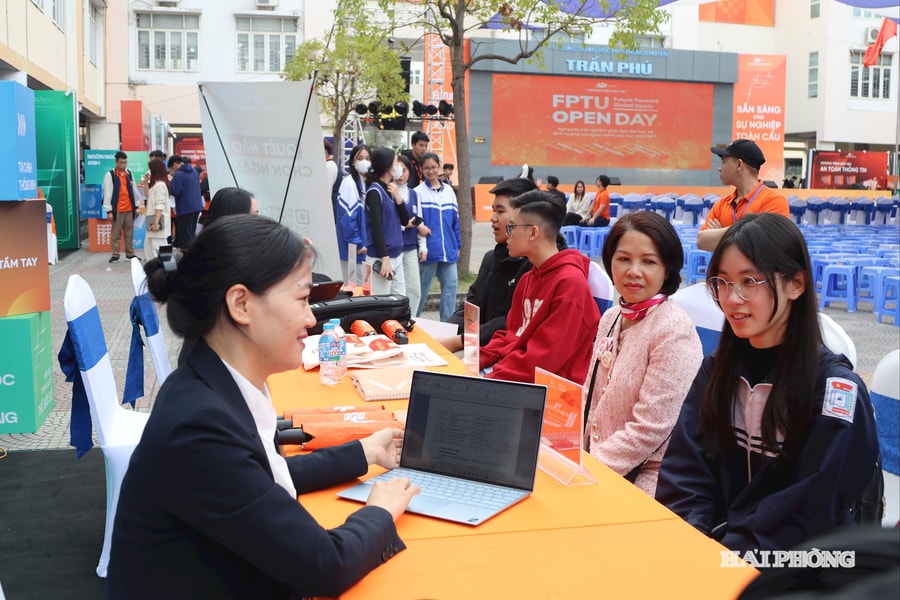 Hơn 2.000 học sinh THPT Hải Phòng tham dự FPTU Open Day 2026
