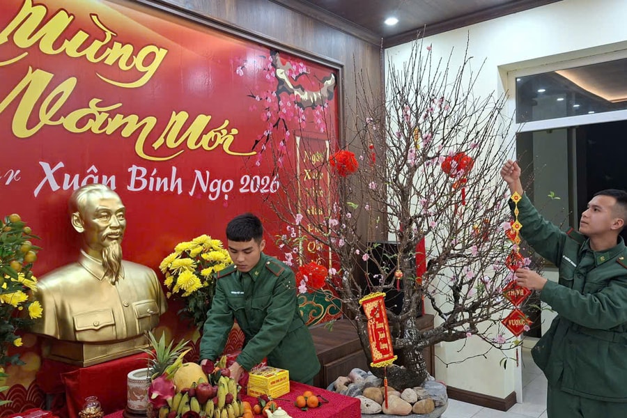 Lần đầu đón Tết giữa trùng khơi