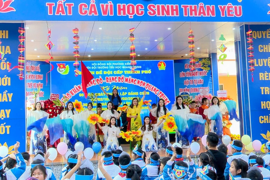 Học sinh trường Tiểu học Quang Trung hào hứng tham gia chuyên đề hoạt động Đội