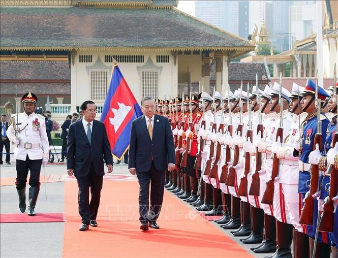 Lễ đón trọng thể Tổng Bí thư Tô Lâm thăm cấp Nhà nước tới Vương quốc Campuchia