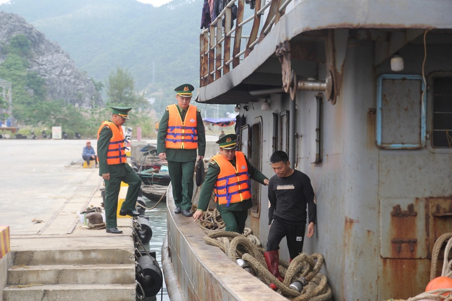 Bộ đội Biên phòng Hải Phòng đồng hành cùng ngư dân thực hiện quy định IUU