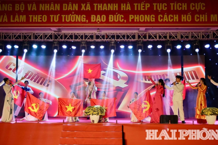 Nhiều nghệ sĩ chuyên nghiệp tham gia chương trình văn nghệ mừng Đảng, mừng xuân ở xã Thanh Hà