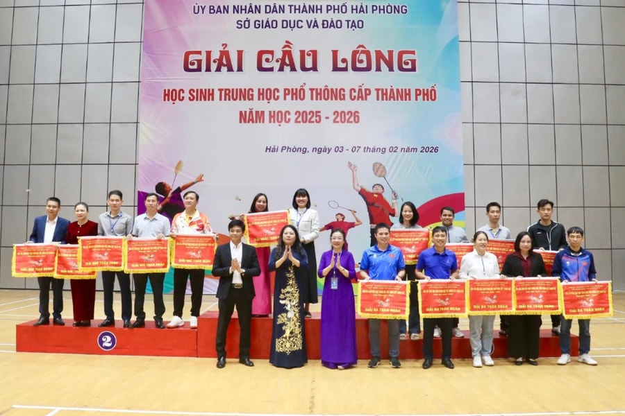 Trường Hồng Quang nhất toàn đoàn giải cầu lông học sinh THPT thành phố Hải Phòng