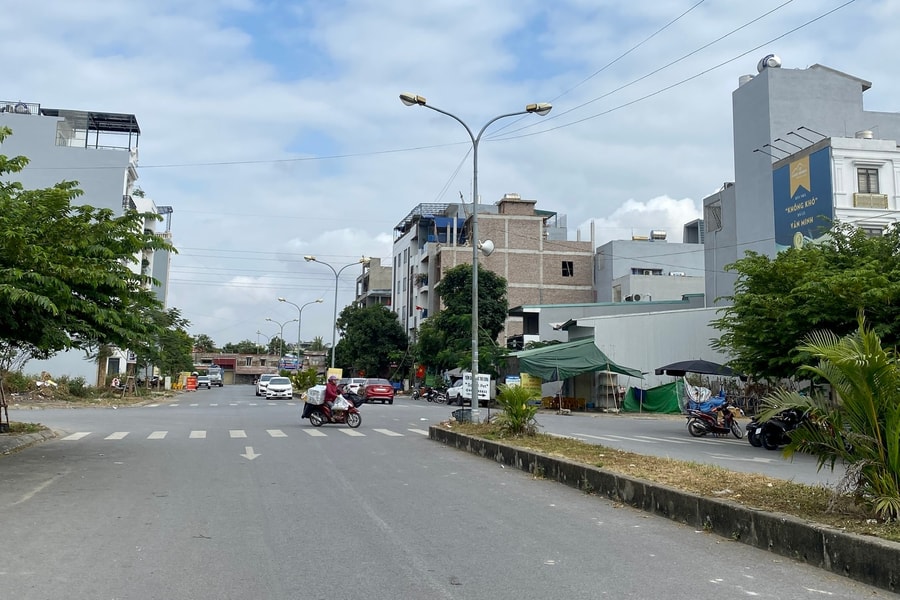 Sớm bàn giao, vận hành điện chiếu sáng tại khu tái định cư đường Đông Khê 2