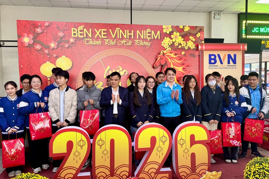 Tết sẻ chia với sinh viên xa quê, khó khăn