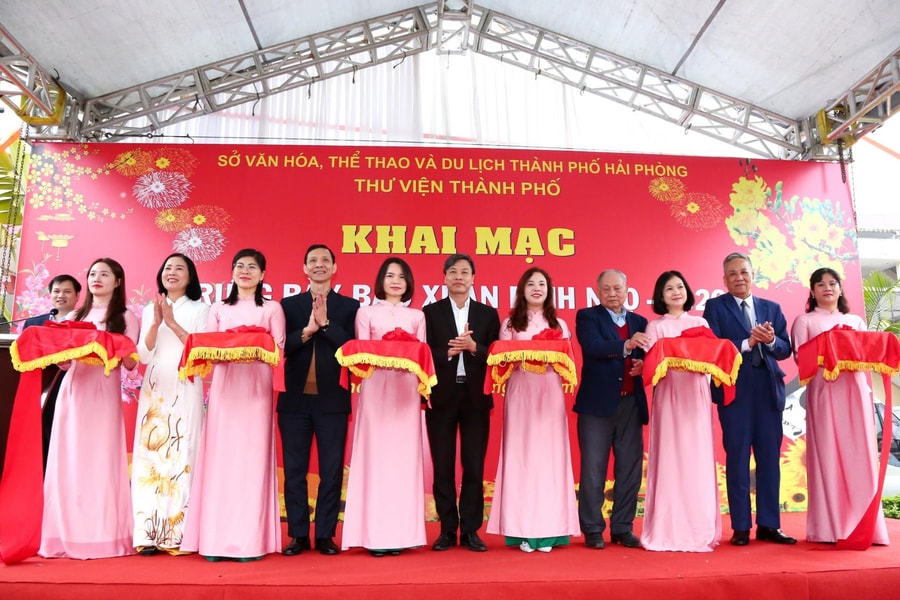 Thư viện thành phố Hải Phòng khai mạc Trưng bày Báo Xuân Bính Ngọ 2026 và Triển lãm Thư pháp Hán Nôm