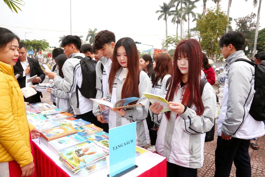 Hai Phong organizes activities in response to the 5th Vietnam Book and Reading Culture Day