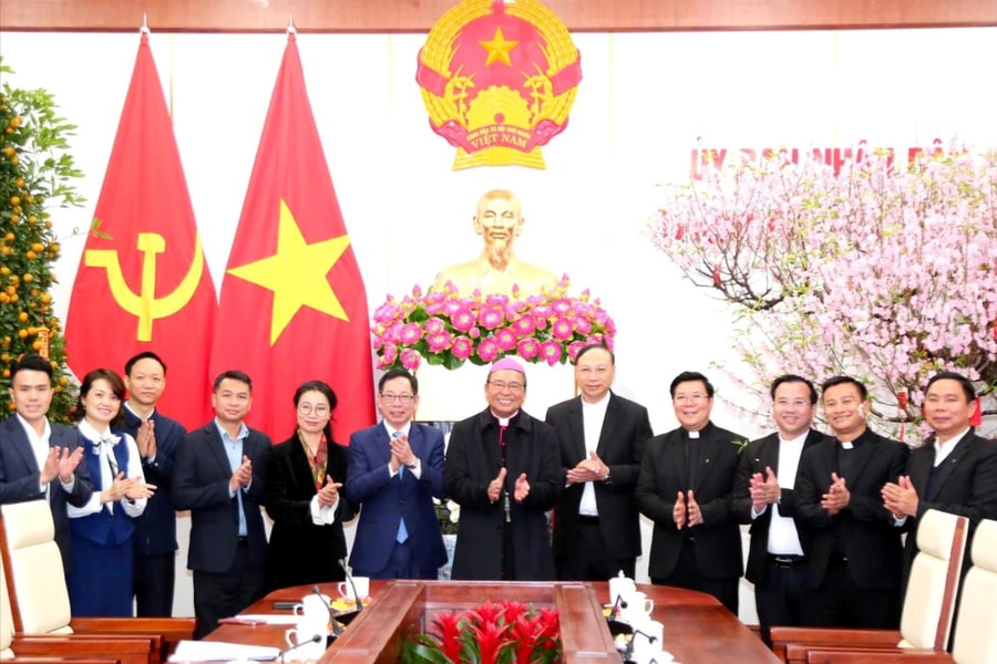 Tòa Giám mục Hải Phòng chúc Tết thành phố