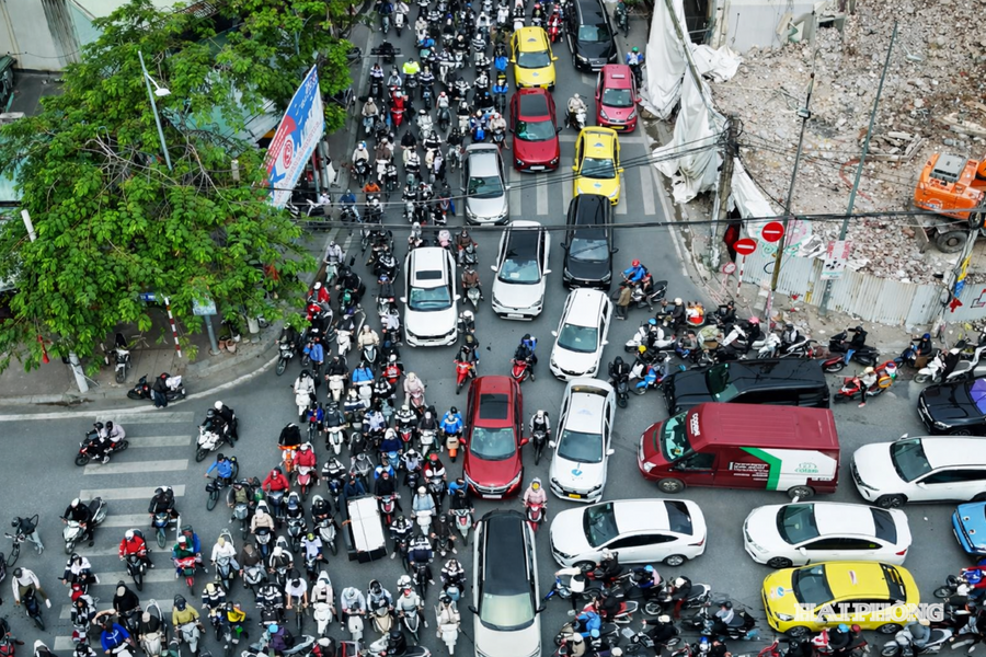 Áp lực giao thông ngày cận Tết