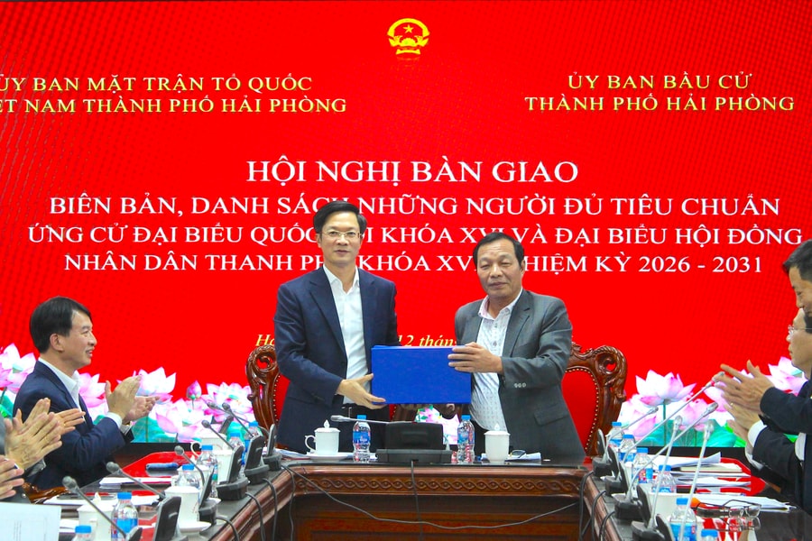 Bàn giao danh sách 163 người ứng cử đại biểu Quốc hội, HĐND thành phố Hải Phòng