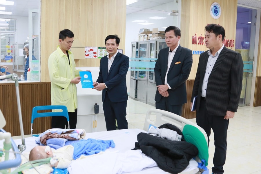 Mang Tết đến bệnh nhân nghèo đang điều trị nội trú