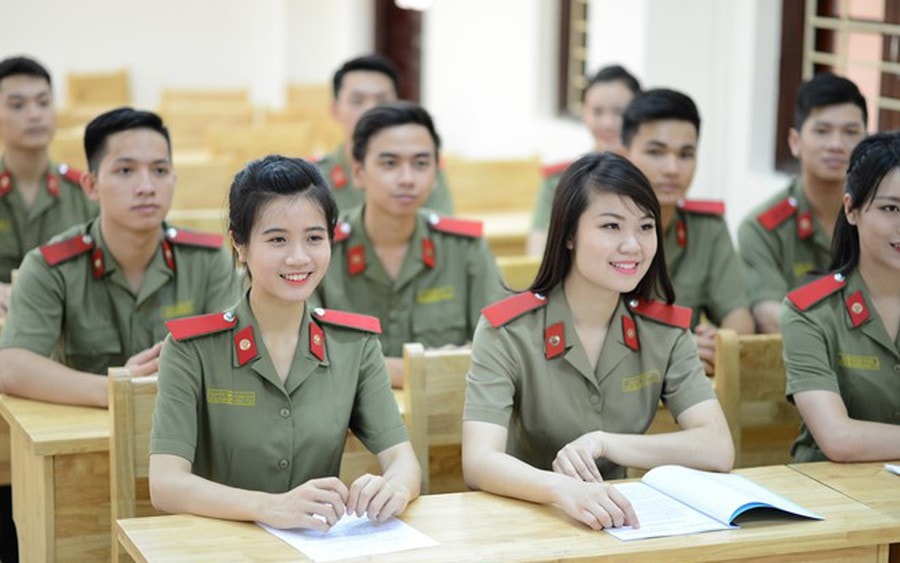 Cận trên 3 độ không được tuyển vào trường công an