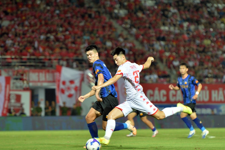 Lượt đi LPBank V.League 2025/26: Công an Hà Nội chiếm lợi thế, Nam Định dừng đua vô địch