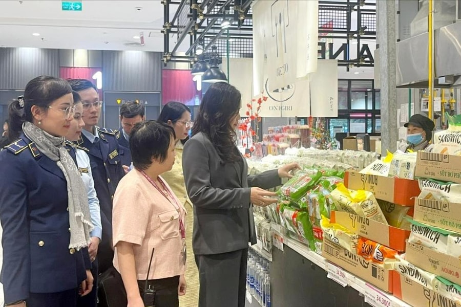 Thị trường Hải Phòng sôi động cao điểm Tết, nguồn hàng dồi dào