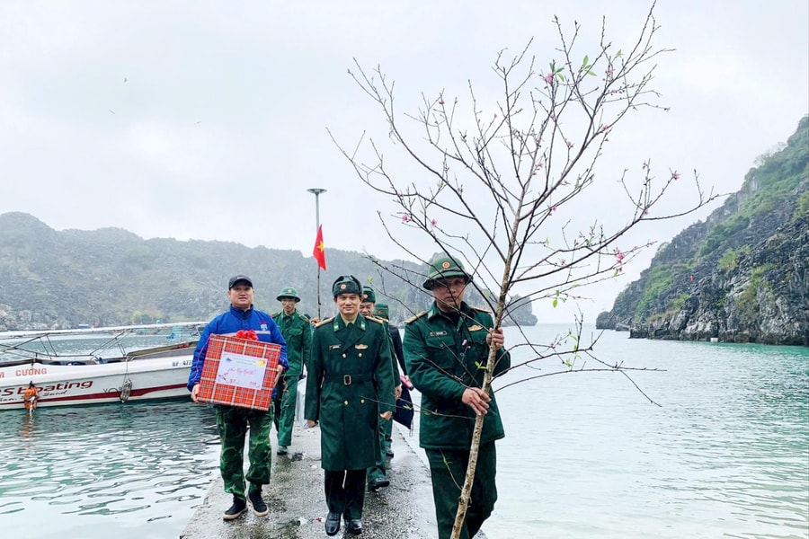 Đón Xuân trên đảo Long Châu