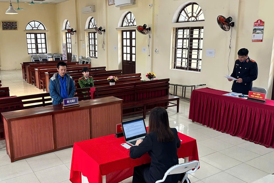 Thanh niên vận chuyển hơn 8,7 kg pháo nổ vào tù