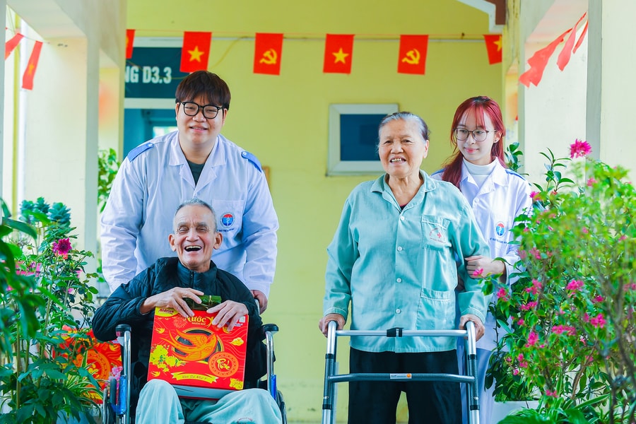 Niềm vui chia sẻ yêu thương