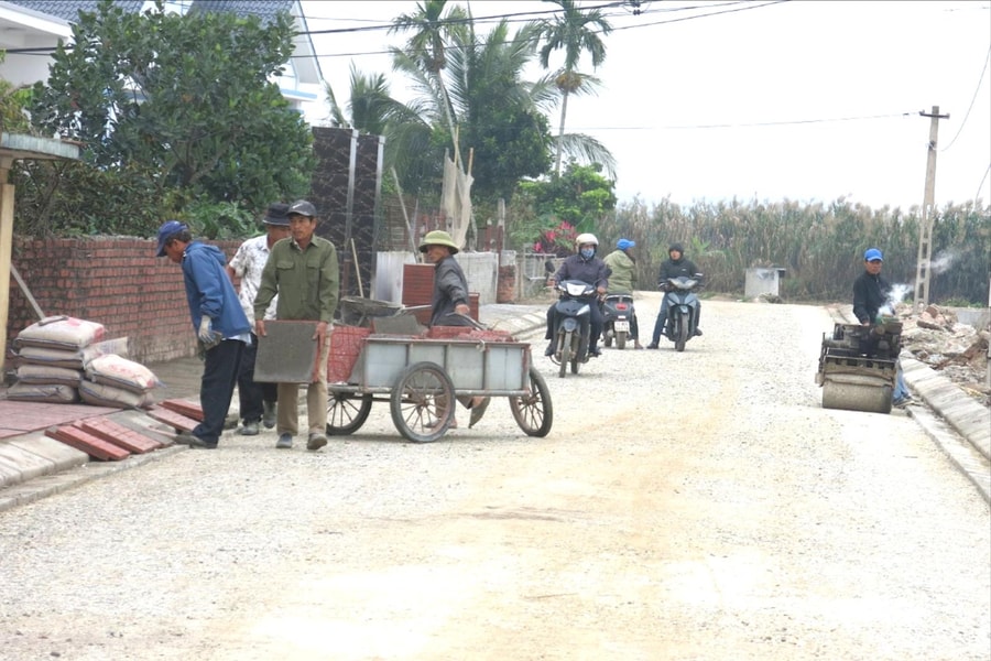 Lương Câu đồng lòng làm đường, rạng rỡ đón xuân