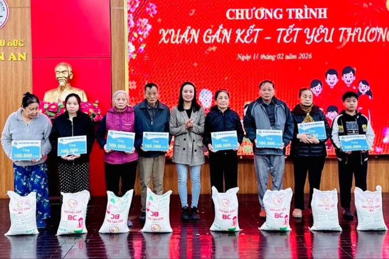 Các cấp Hội Liên hiệp phụ nữ thành phố Hải Phòng trao 10.500 suất quà Tết