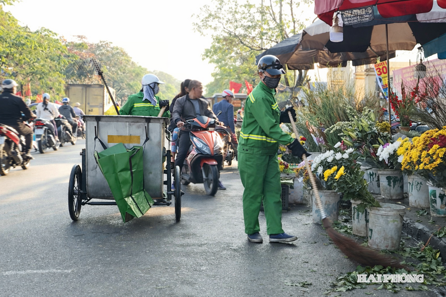Gần 1.500 công nhân môi trường Hải Phòng làm việc xuyên Tết