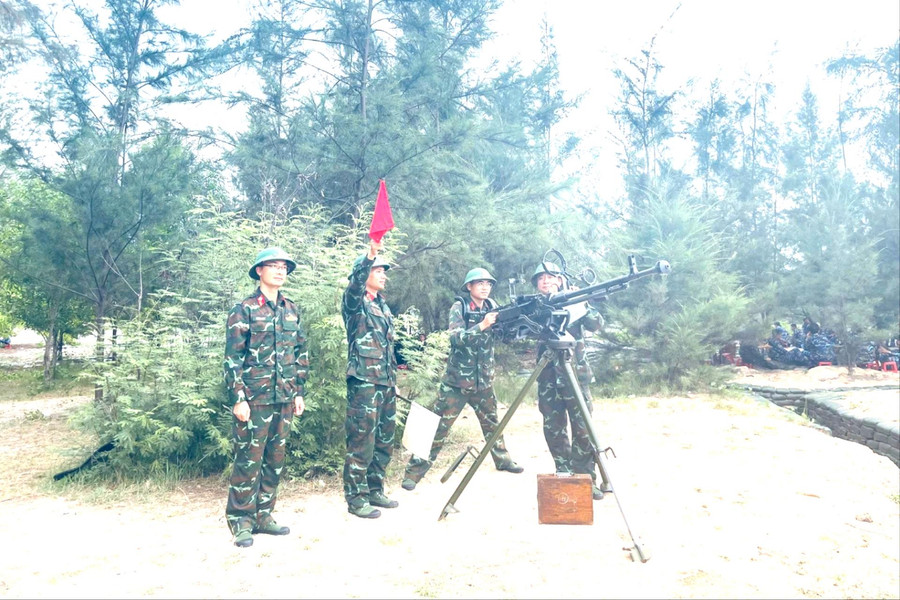 Tàu ra là Trường Sa vào Tết