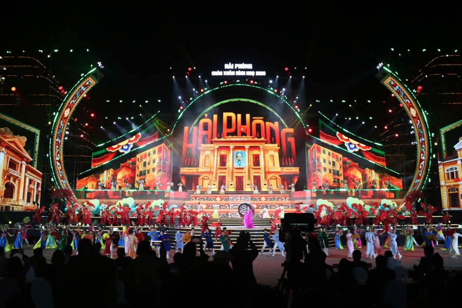 Preparations for New Year's Eve special art program