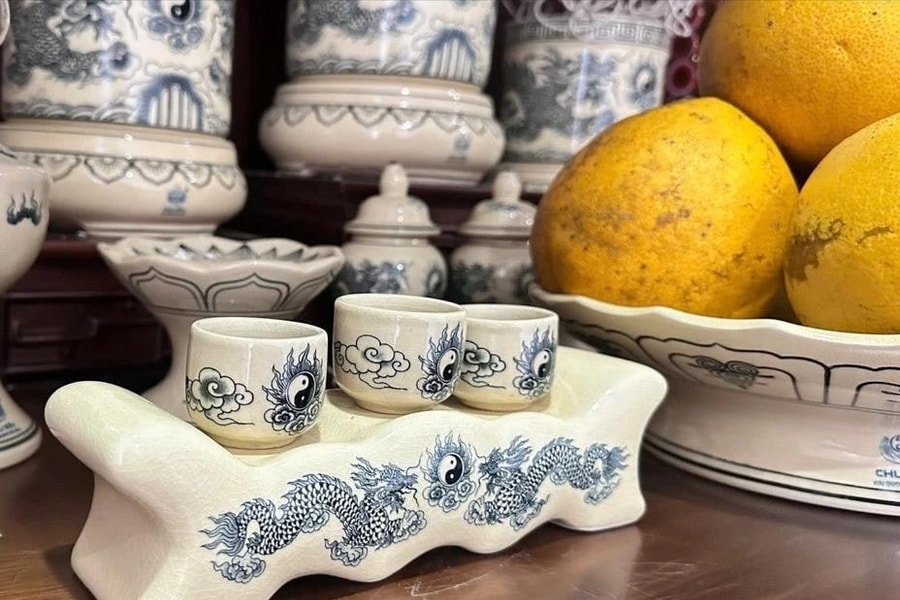 Ý nghĩa của chén nước trên bàn thờ gia tiên