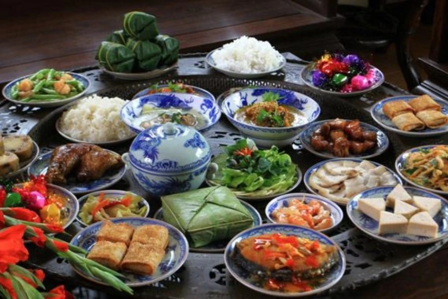 Mâm cơm Tết người Việt xưa và nay
