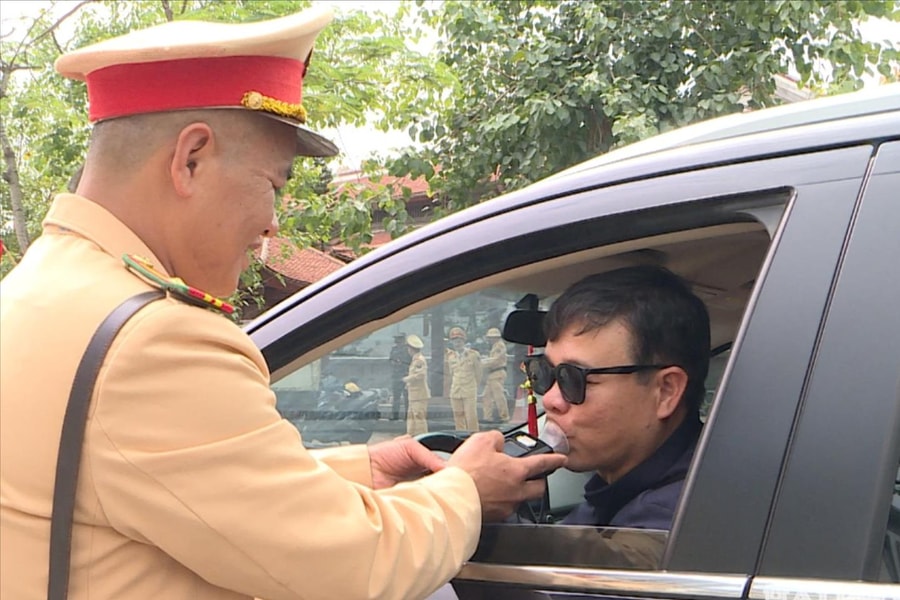 Xử phạt 26 trường hợp vi phạm nồng độ cồn trong ngày mùng 1 Tết Bính Ngọ
