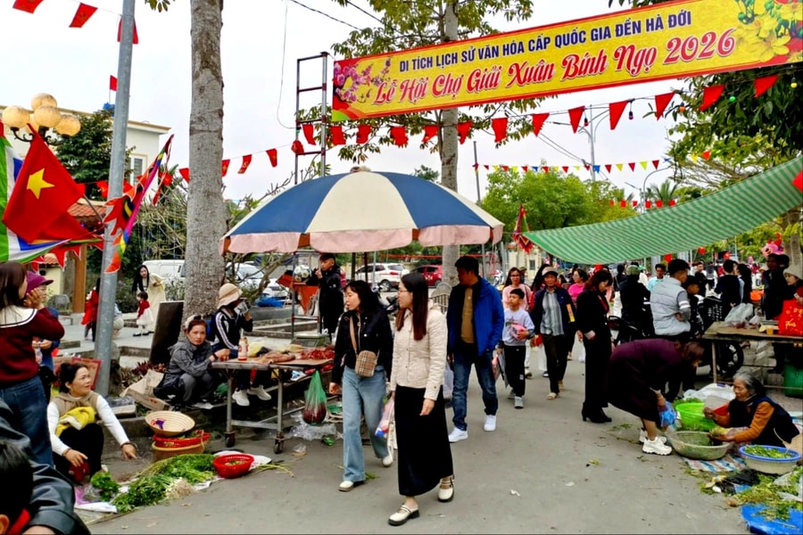 Rộn ràng chợ Giải cầu may đầu xuân