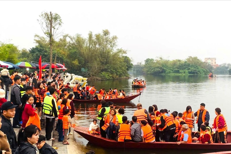 Đảo Cò tấp nập khách du xuân