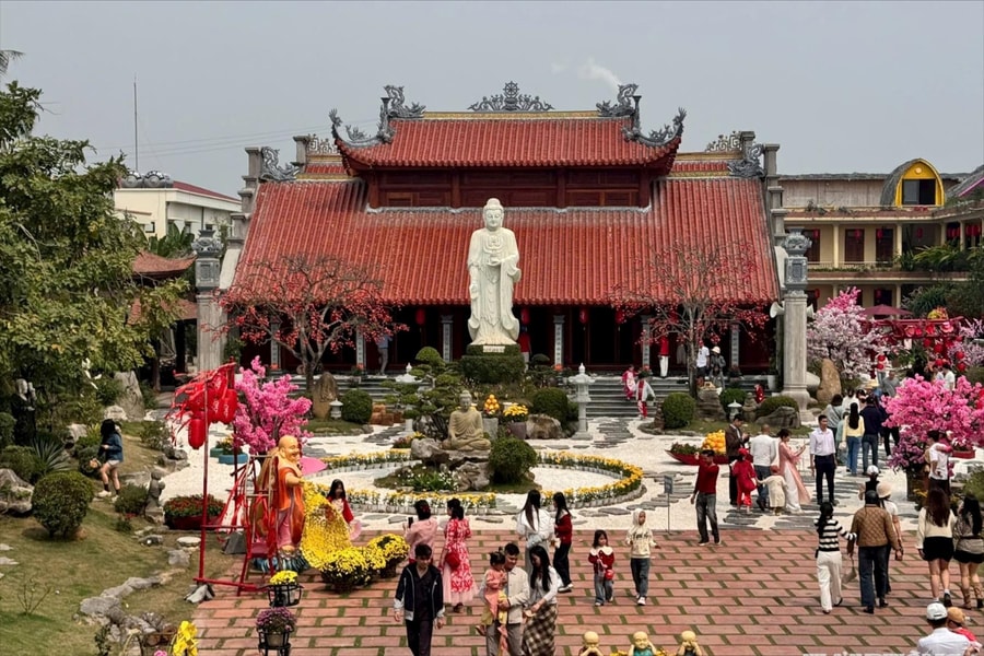 Đầu năm làm điều lành, vun đắp may mắn cho gia đình