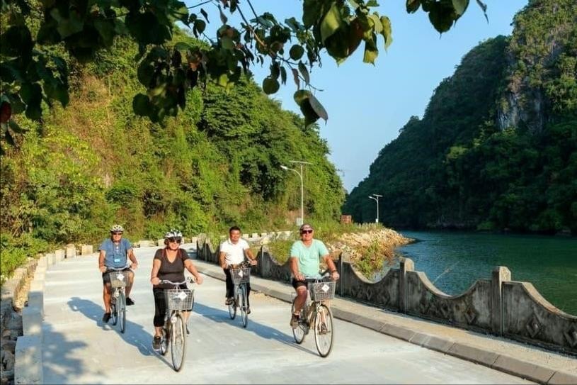 Bình yên làng chài cổ Việt Hải