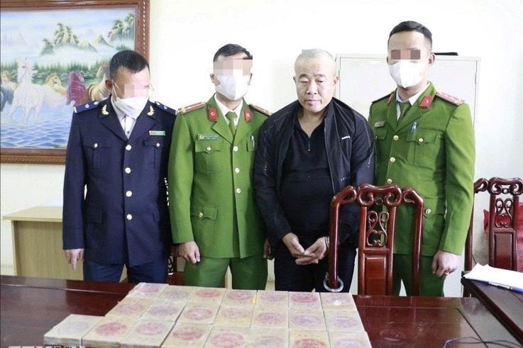 Bắt đối tượng vận chuyển 22 bánh heroin tại Nghệ An