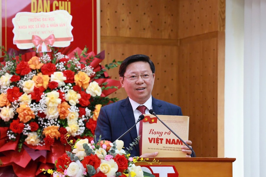 Ra mắt cuốn sách về thành tựu rực rỡ nhiệm kỳ Đại hội XIII của Đảng