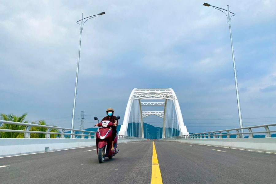 Niềm vui đôi bờ cầu vượt sông Kinh Môn