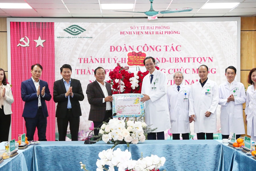 Đáp ứng tốt hơn nữa nhu cầu khám, điều trị bệnh của nhân dân