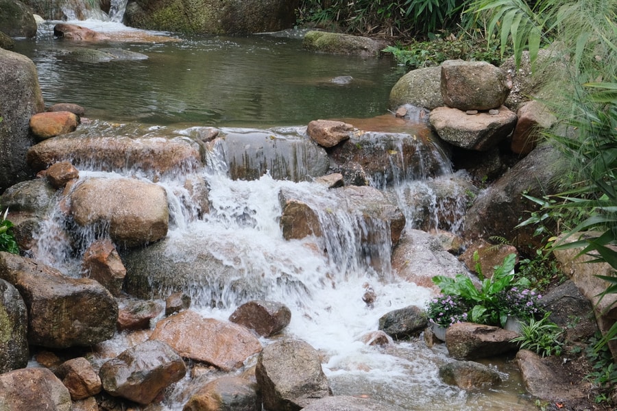 Côn Sơn suối chảy rì rầm
