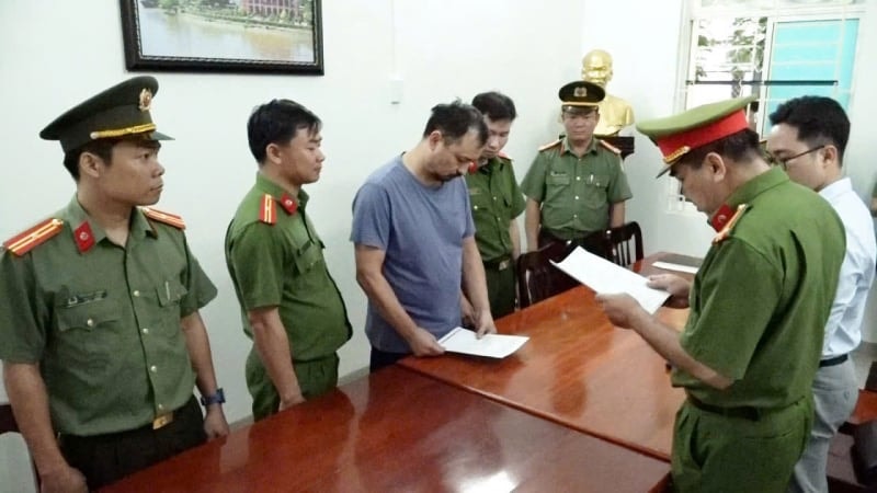 Trục xuất đối tượng mang lệnh truy nã đỏ quốc tế