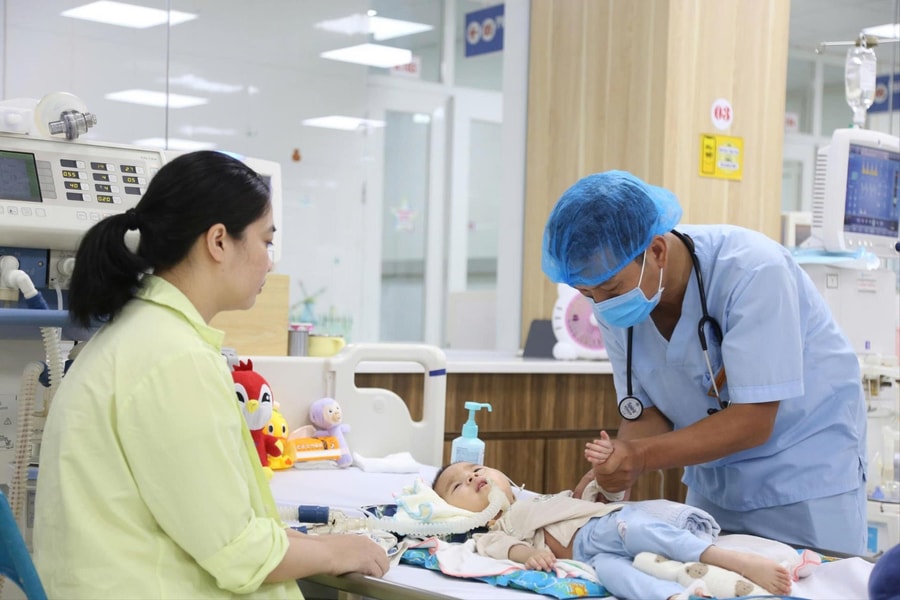Bác sĩ âm thầm giành lại sự sống cho nhiều bệnh nhi