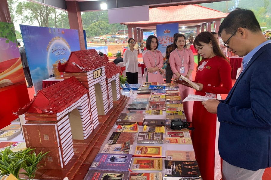 Hội sách di sản tại Lễ hội mùa xuân Côn Sơn, Kiếp Bạc - nơi kết nối tri thức và tương lai