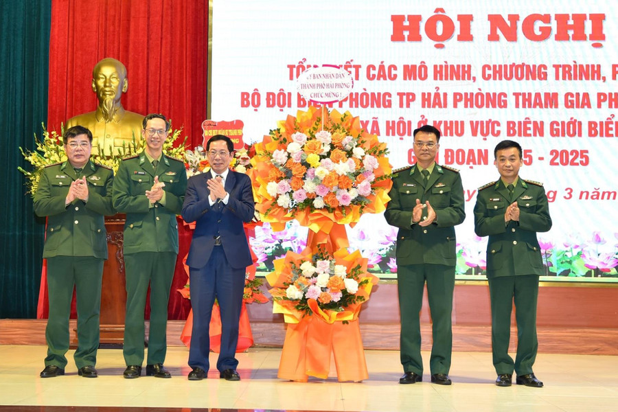 Xây dựng khu vực biên giới biển thành phố vững mạnh về kinh tế - xã hội