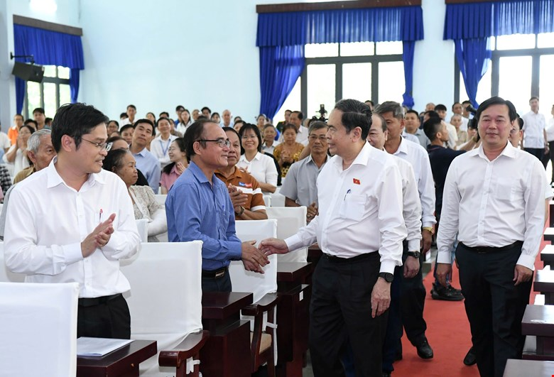 Chủ tịch Quốc hội dự Hội nghị tiếp xúc cử tri với người ứng cử đại biểu Quốc hội