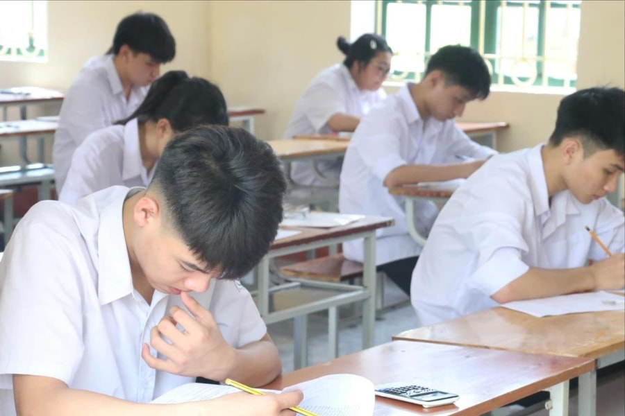 Loạt trường đại học ở Hà Nội tăng học phí