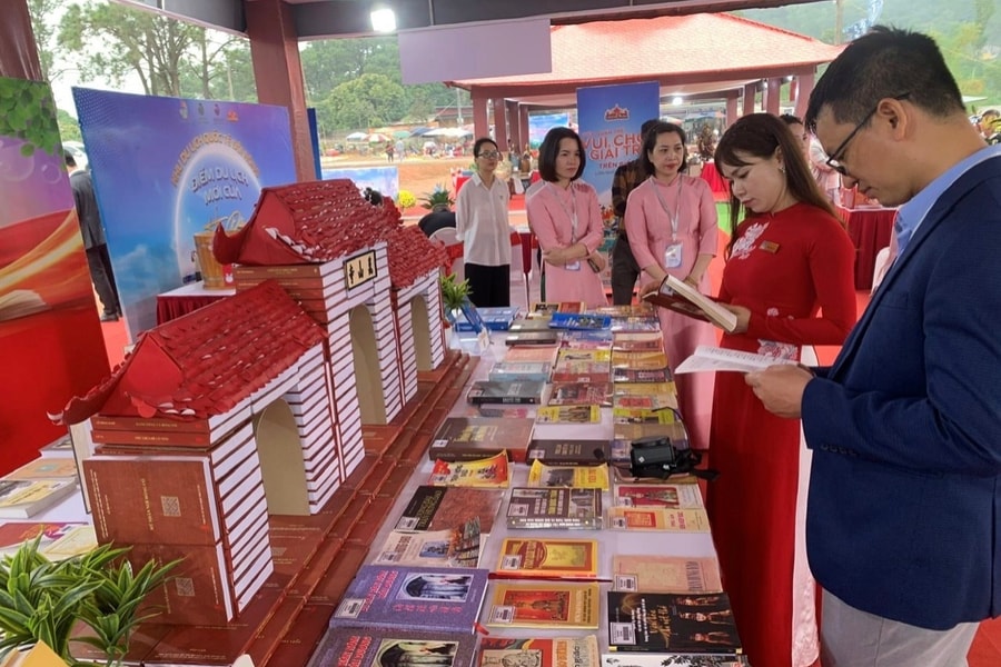 Heritage Book Fair at Con Son - Kiep Bac Spring Festival