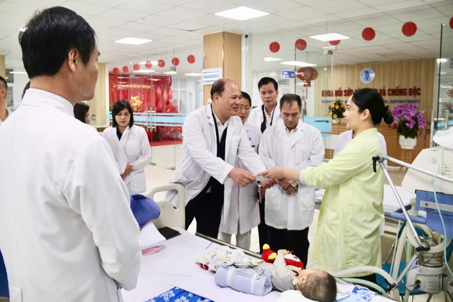 Hội Chữ thập đỏ Hải Phòng trao 155 suất quà tặng bệnh nhân khó khăn