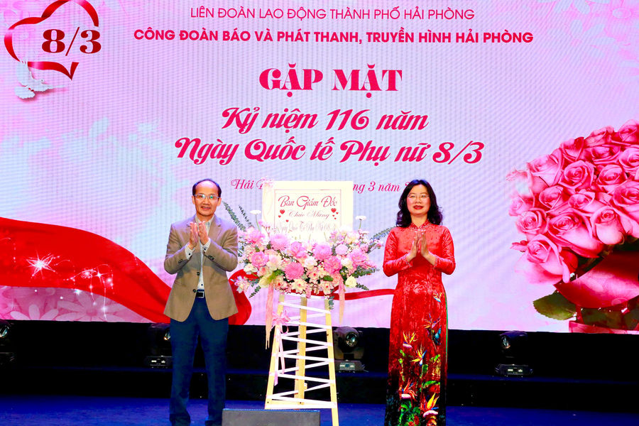 Tôn vinh, tri ân những nữ nhà báo thành phố Cảng
