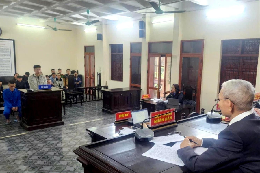Mua ma túy về rủ bạn sử dụng, 3 người cùng vào tù