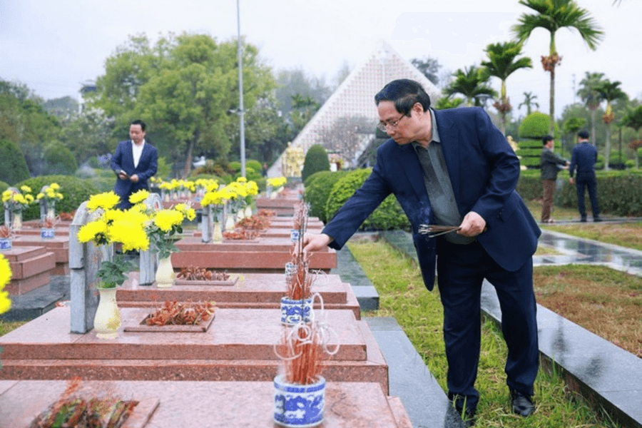 Biết ơn sâu sắc, tưởng nhớ và tri ân Chủ tịch Hồ Chí Minh và các Anh hùng liệt sĩ